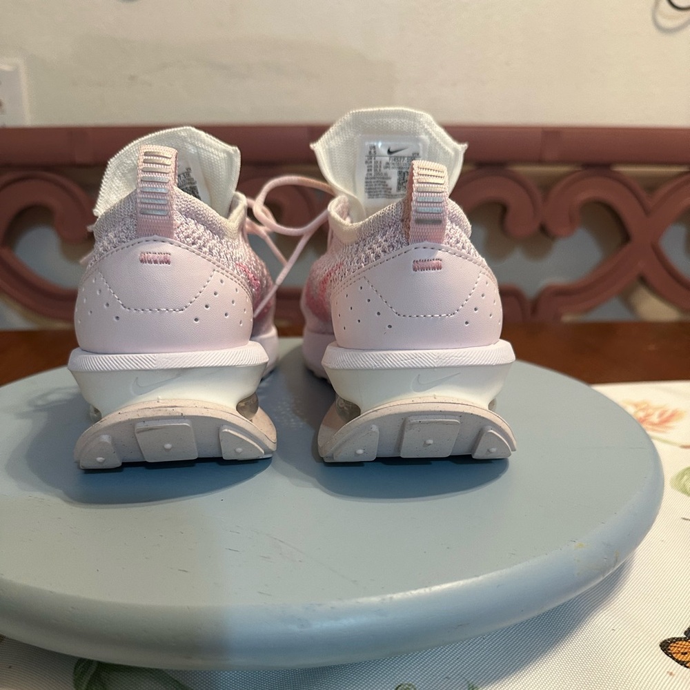 Nike Pink Athletic Running Shoes Breathable Design - Picture 3 of 10